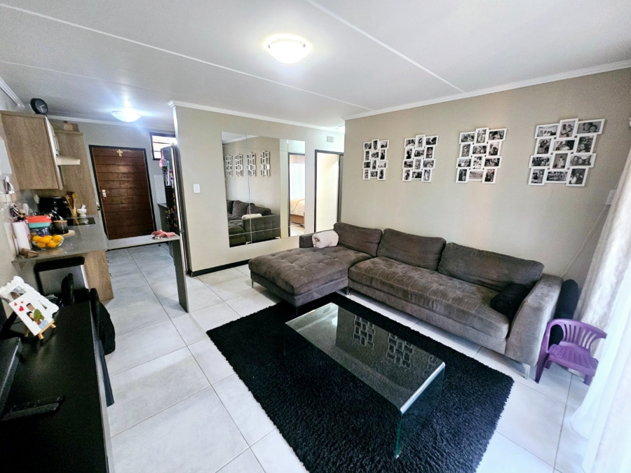 To Let 2 Bedroom Property for Rent in Amberfield Gauteng