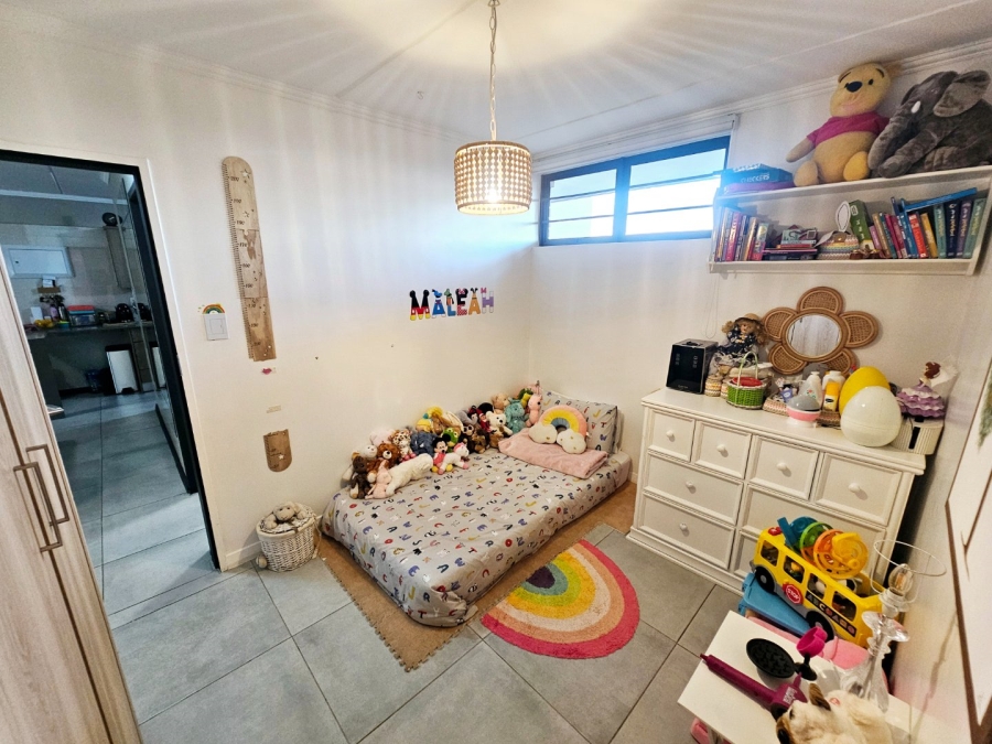 To Let 2 Bedroom Property for Rent in Amberfield Gauteng