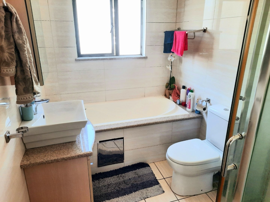 2 Bedroom Property for Sale in Noordwyk Gauteng