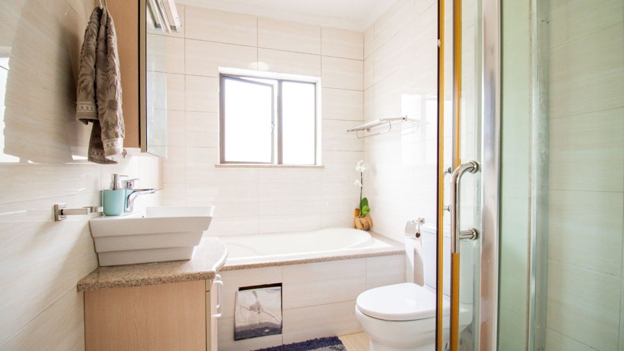 2 Bedroom Property for Sale in Noordwyk Gauteng