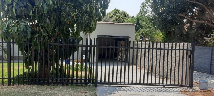 2 Bedroom Property for Sale in Dorandia Gauteng