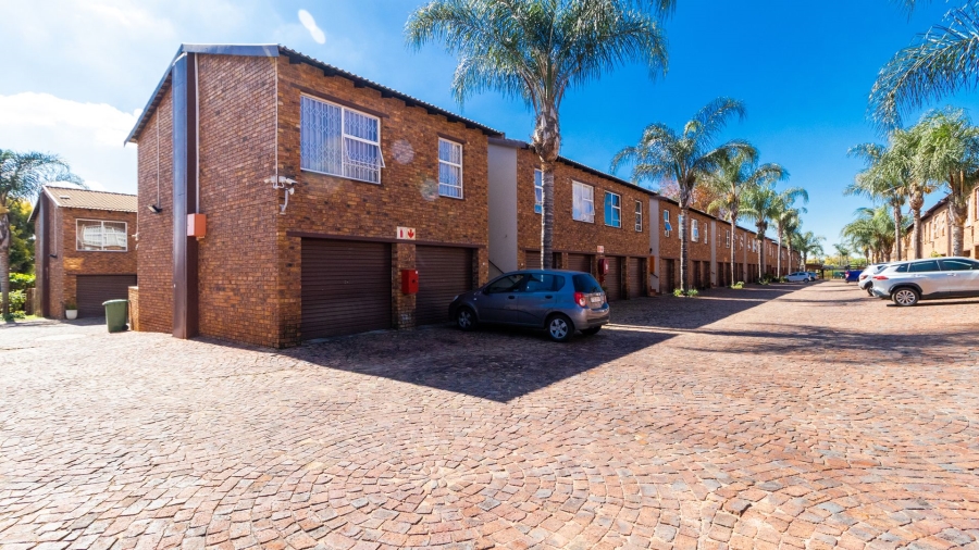3 Bedroom Property for Sale in Glen Marais Gauteng