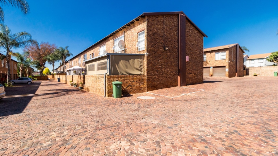 3 Bedroom Property for Sale in Glen Marais Gauteng