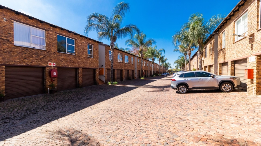 3 Bedroom Property for Sale in Glen Marais Gauteng
