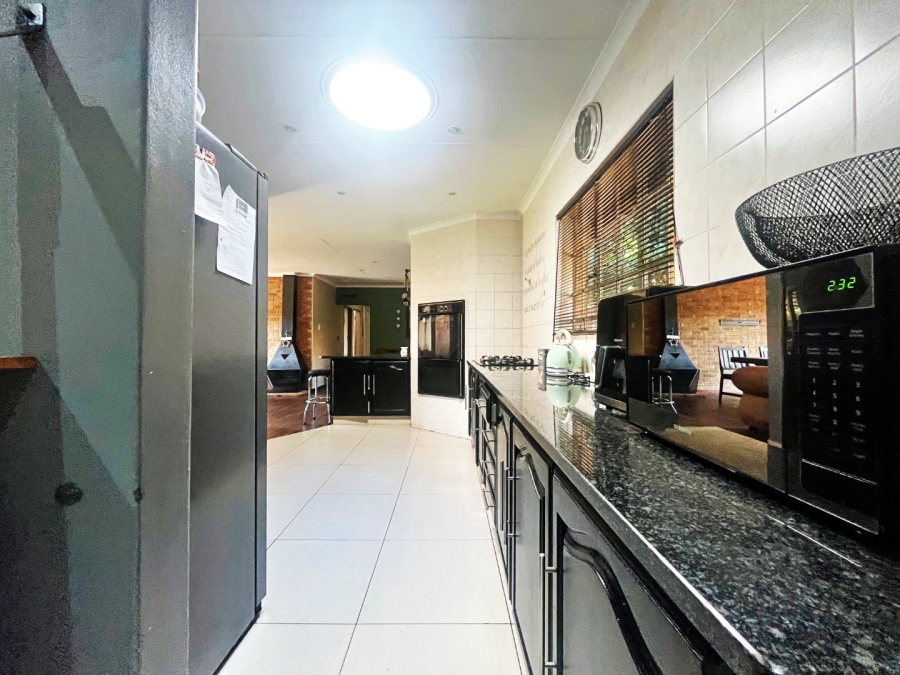 4 Bedroom Property for Sale in Wierda Park Gauteng