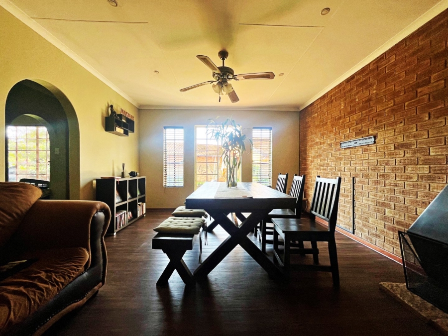 4 Bedroom Property for Sale in Wierda Park Gauteng