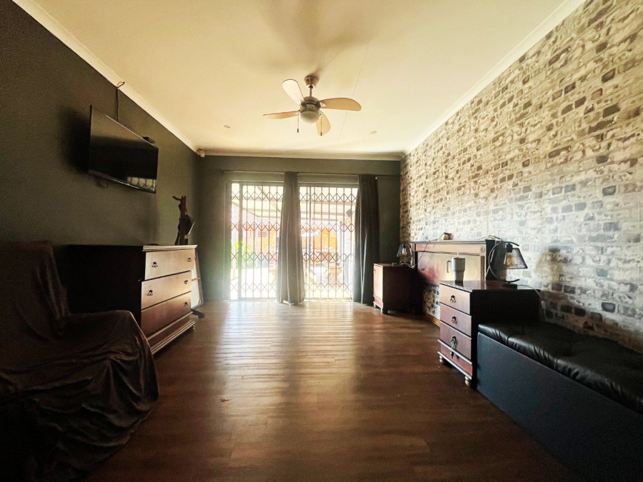 4 Bedroom Property for Sale in Wierda Park Gauteng