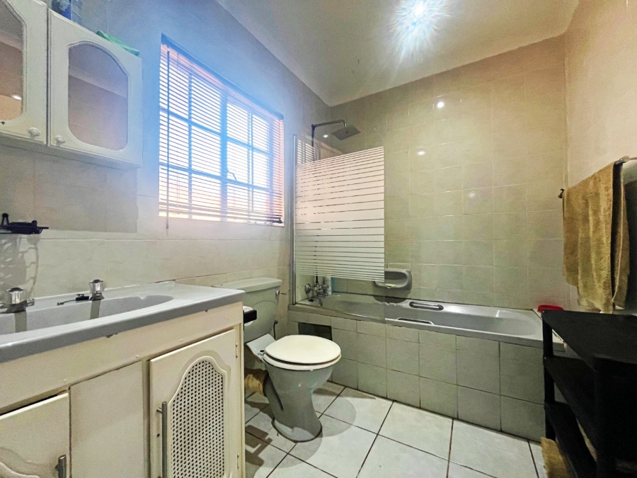 4 Bedroom Property for Sale in Wierda Park Gauteng
