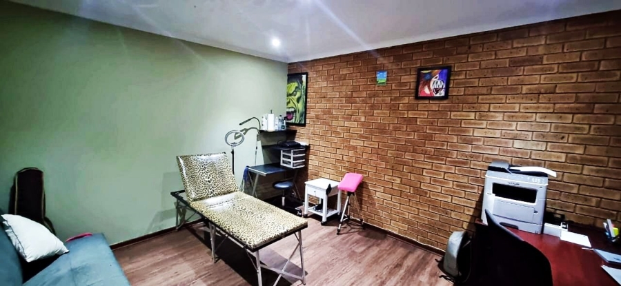 4 Bedroom Property for Sale in Wierda Park Gauteng