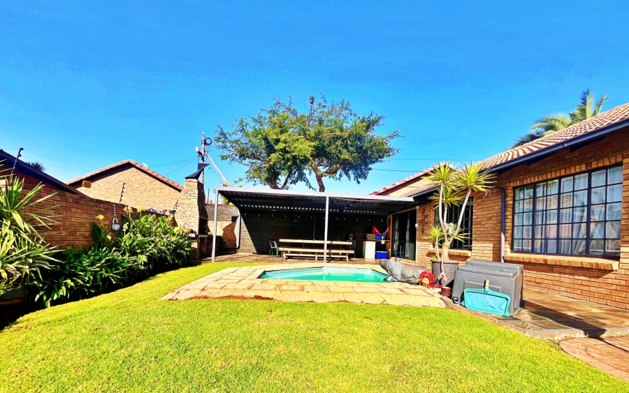 4 Bedroom Property for Sale in Wierda Park Gauteng