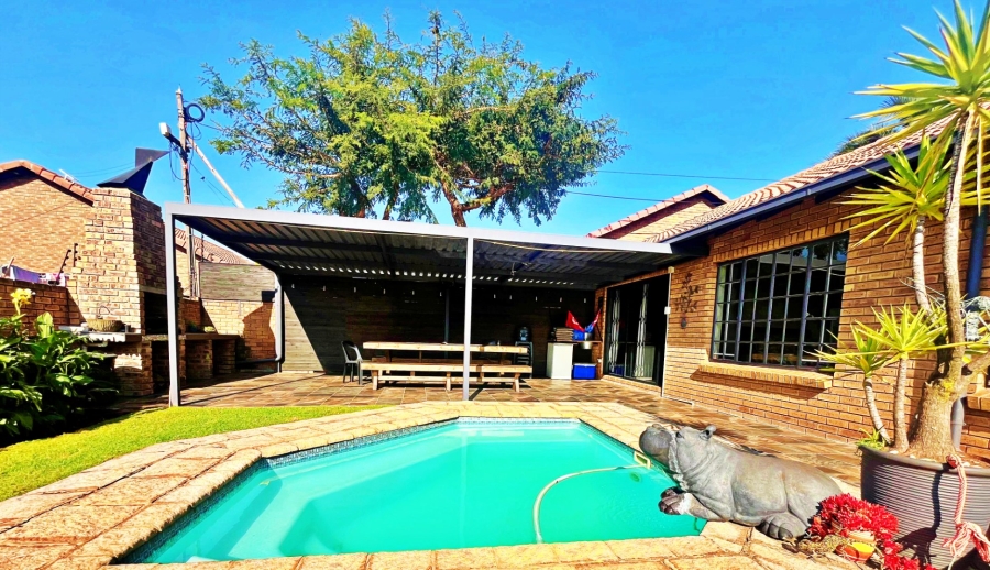 4 Bedroom Property for Sale in Wierda Park Gauteng