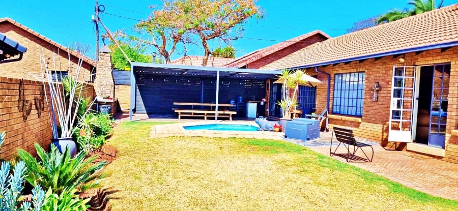 4 Bedroom Property for Sale in Wierda Park Gauteng