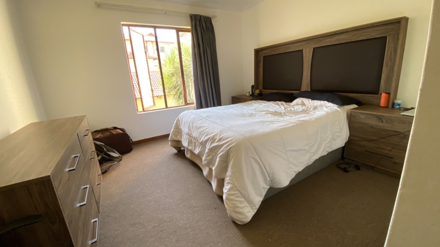 To Let 2 Bedroom Property for Rent in Fourways Gauteng