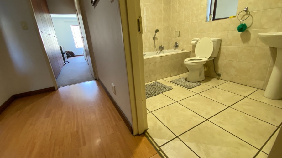 To Let 2 Bedroom Property for Rent in Fourways Gauteng