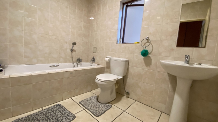To Let 2 Bedroom Property for Rent in Fourways Gauteng