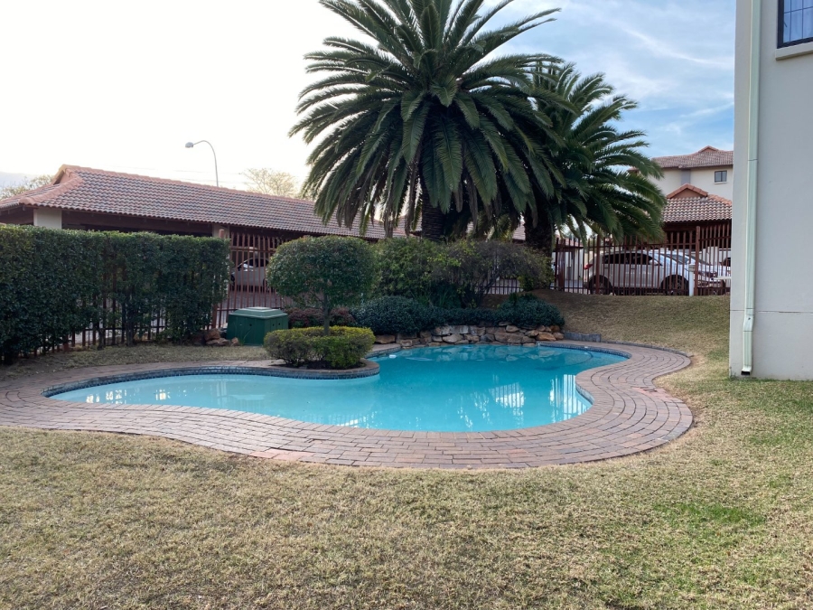 To Let 2 Bedroom Property for Rent in Fourways Gauteng