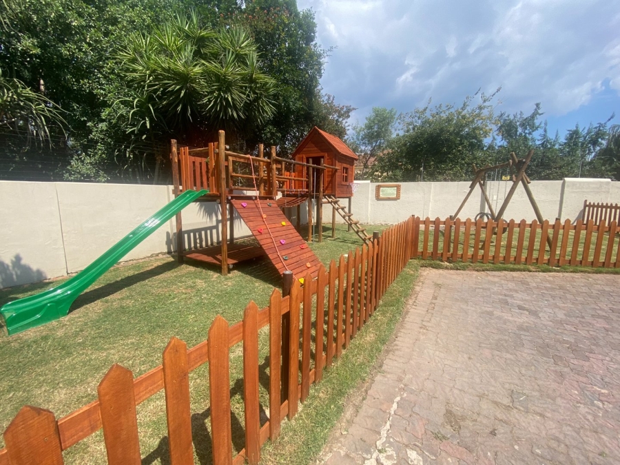 To Let 2 Bedroom Property for Rent in Fourways Gauteng