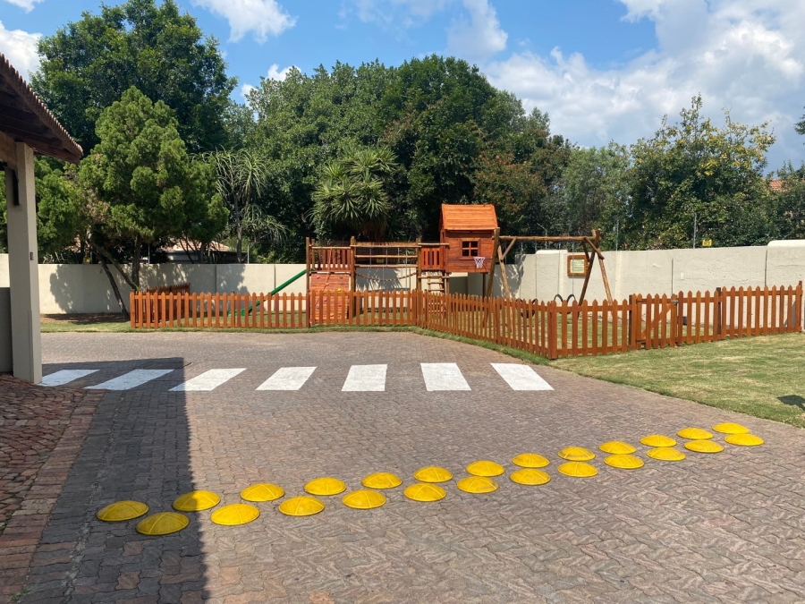 To Let 2 Bedroom Property for Rent in Fourways Gauteng