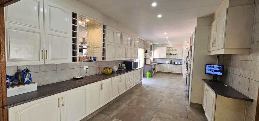5 Bedroom Property for Sale in Three Rivers Gauteng