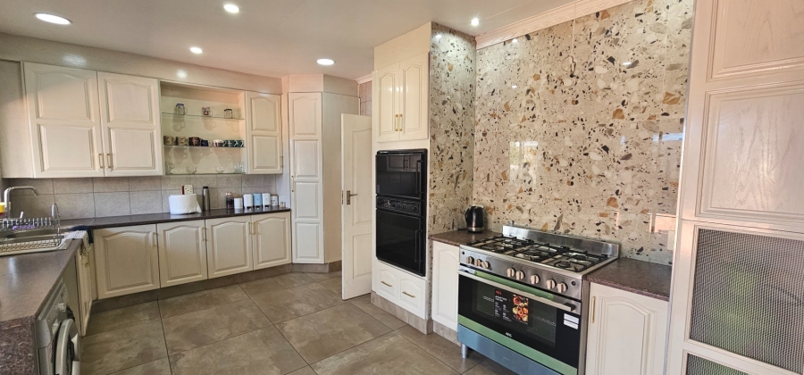 5 Bedroom Property for Sale in Three Rivers Gauteng