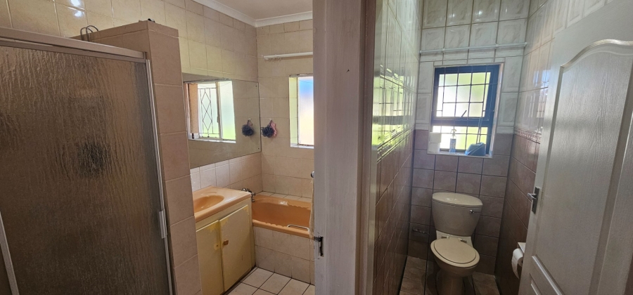 5 Bedroom Property for Sale in Three Rivers Gauteng