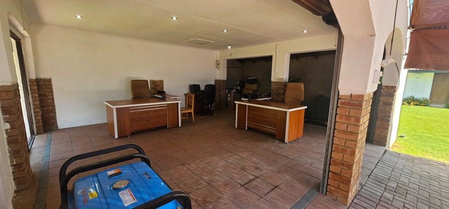 5 Bedroom Property for Sale in Three Rivers Gauteng