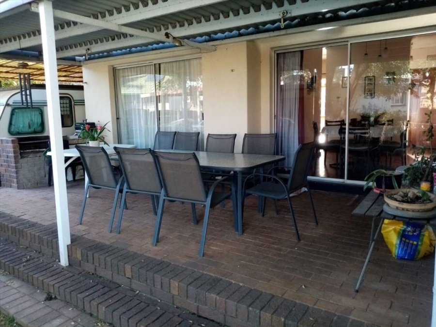 4 Bedroom Property for Sale in Birchleigh Gauteng