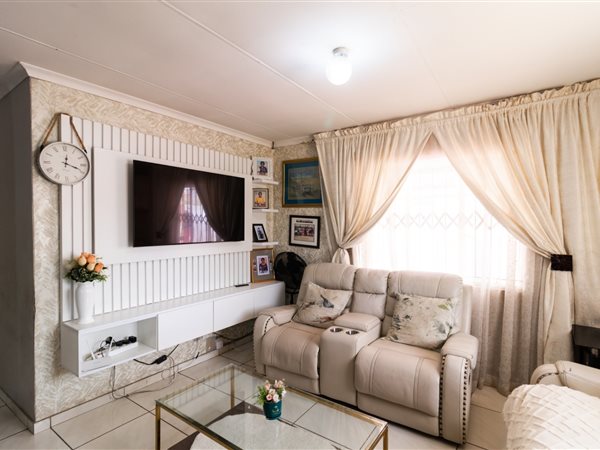 3 Bedroom Property for Sale in Blue Hills AH Gauteng