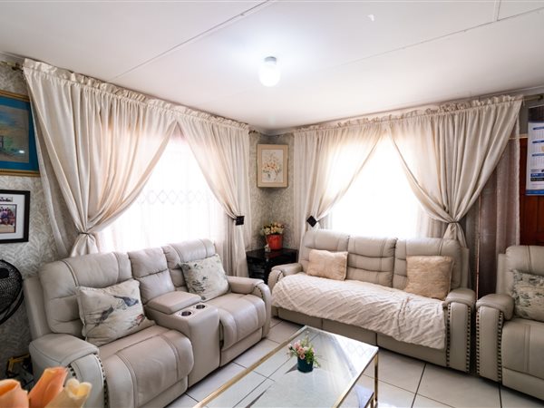 3 Bedroom Property for Sale in Blue Hills AH Gauteng