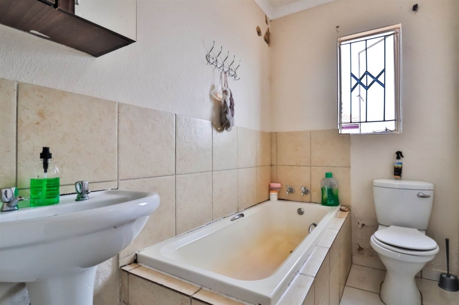 3 Bedroom Property for Sale in Blue Hills AH Gauteng