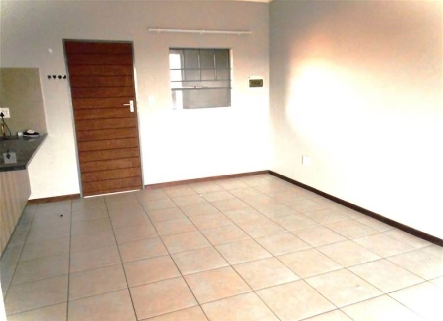 2 Bedroom Property for Sale in Blue Hills Gauteng