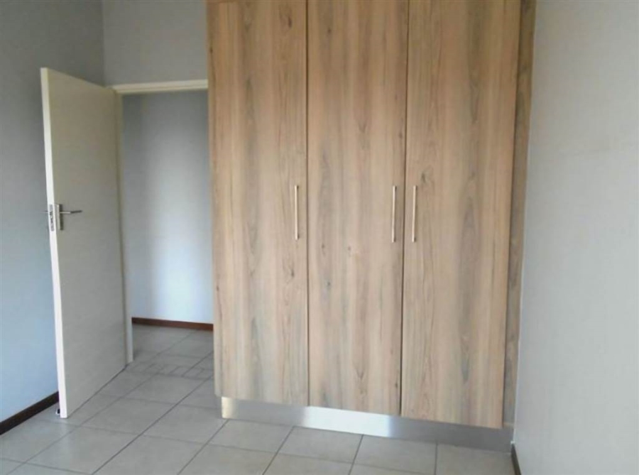 2 Bedroom Property for Sale in Blue Hills Gauteng