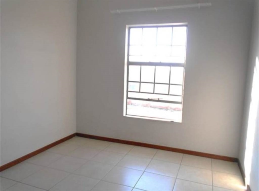 2 Bedroom Property for Sale in Blue Hills Gauteng