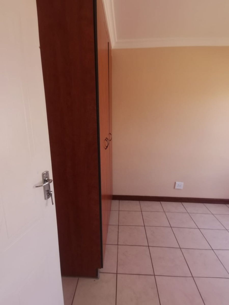 2 Bedroom Property for Sale in Montana Tuine Gauteng