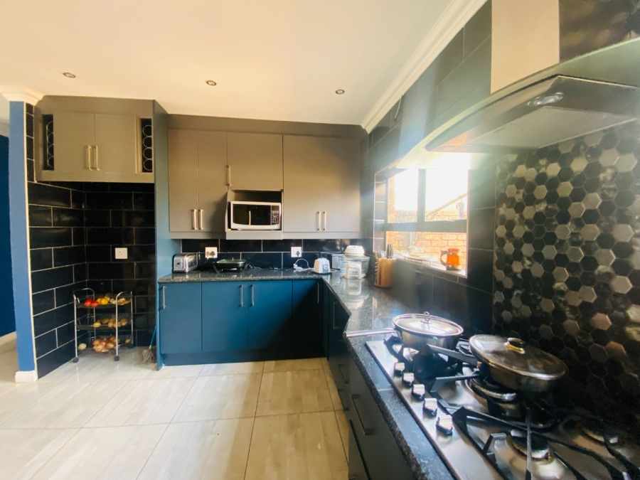 10 Bedroom Property for Sale in Bredell Gauteng