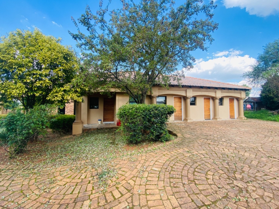 10 Bedroom Property for Sale in Bredell Gauteng