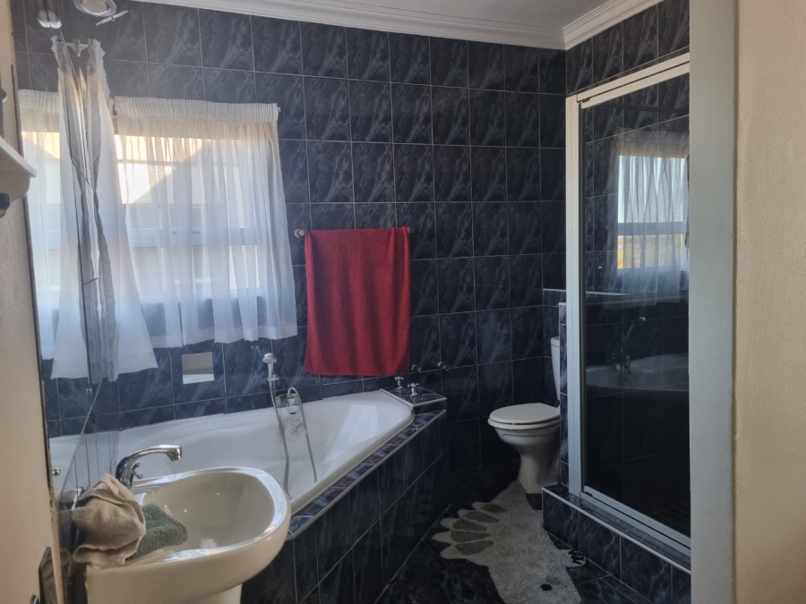 5 Bedroom Property for Sale in Vanderbijlpark SW 5 Gauteng