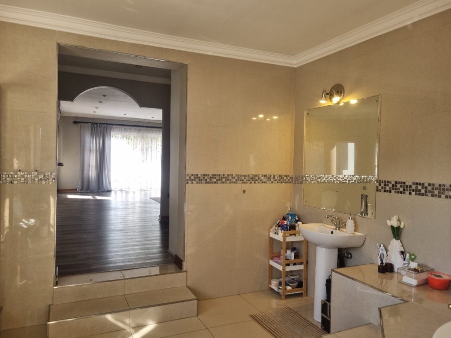 5 Bedroom Property for Sale in Vanderbijlpark SW 5 Gauteng