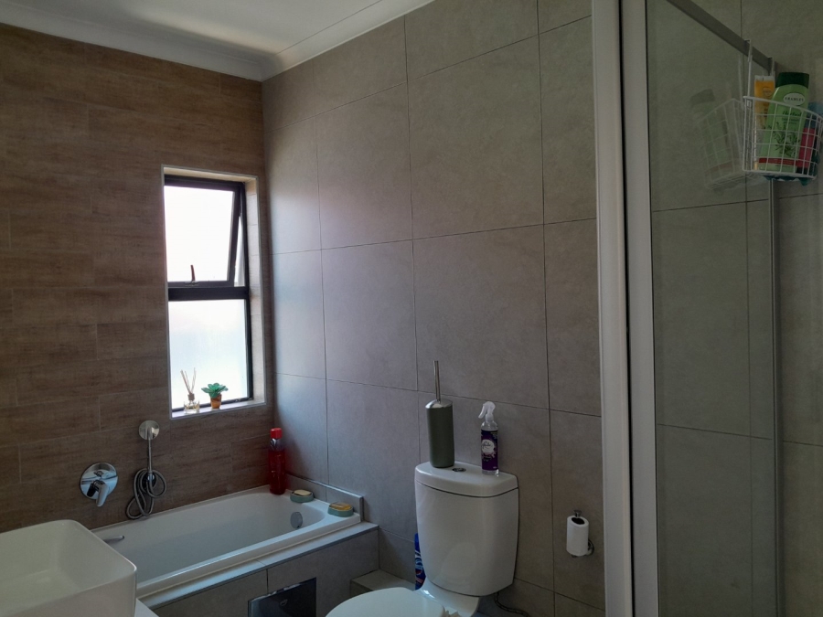 1 Bedroom Property for Sale in Modderfontein Gauteng