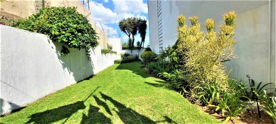 2 Bedroom Property for Sale in Victory Park Gauteng