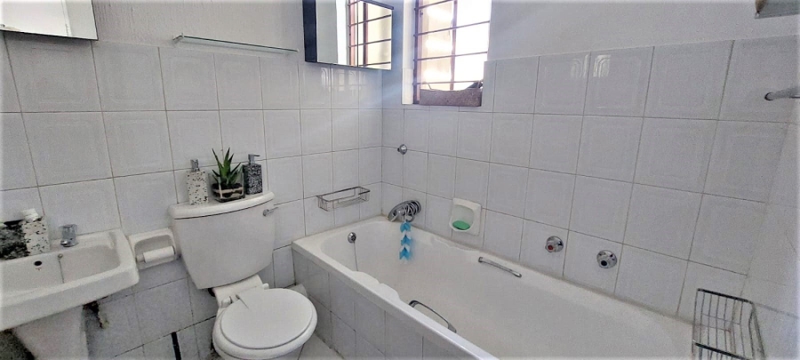 2 Bedroom Property for Sale in Victory Park Gauteng
