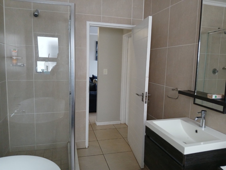 2 Bedroom Property for Sale in Greenstone Crest Gauteng