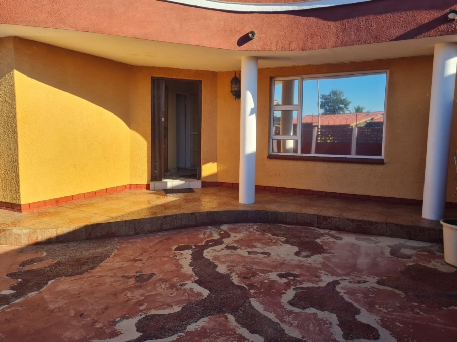 4 Bedroom Property for Sale in Lenasia Ext 8 Gauteng