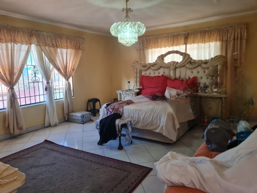 4 Bedroom Property for Sale in Lenasia Ext 8 Gauteng