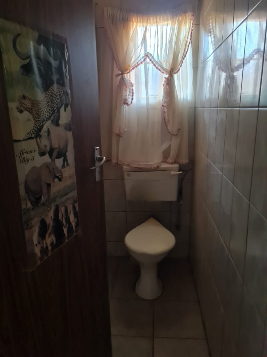 4 Bedroom Property for Sale in Lenasia Ext 8 Gauteng