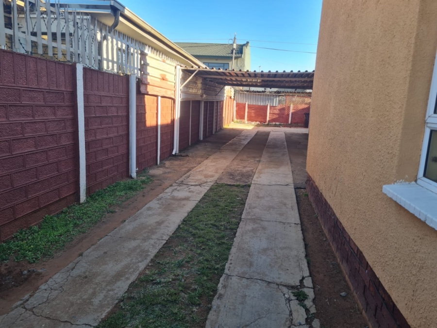 4 Bedroom Property for Sale in Lenasia Ext 8 Gauteng