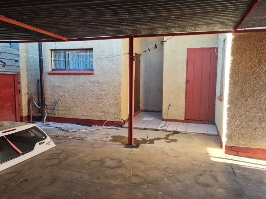4 Bedroom Property for Sale in Lenasia Ext 8 Gauteng