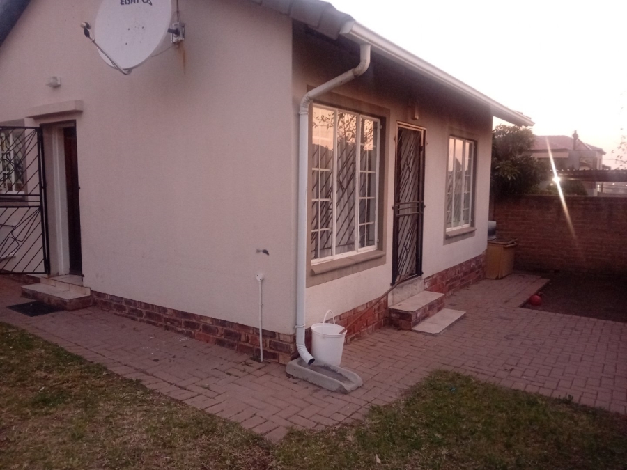 5 Bedroom Property for Sale in Cosmo City Gauteng