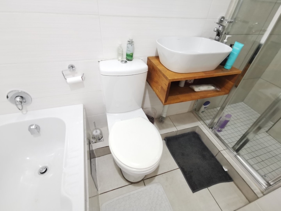 2 Bedroom Property for Sale in Mayberry Park Gauteng
