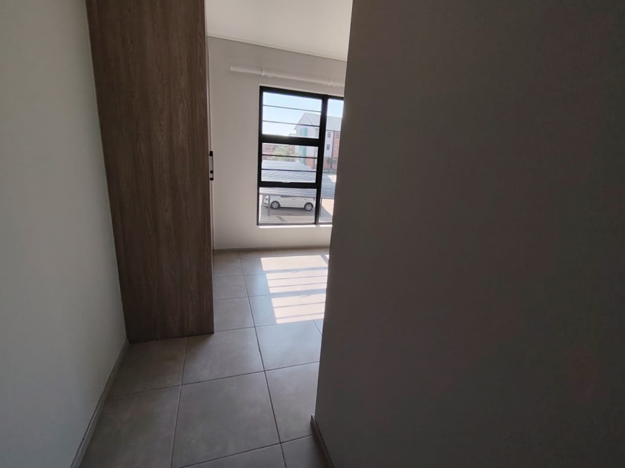 To Let 2 Bedroom Property for Rent in Amberfield Gauteng